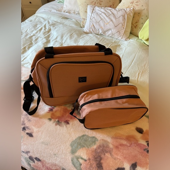 Travelers Club carry on Overnight Weekend duffle bag with toiletry bag - Picture 13 of 13